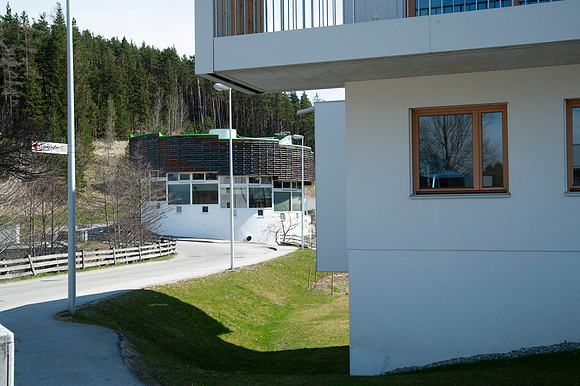 WG-20210410-78049